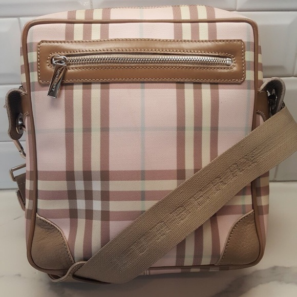 🎉Host Pick🎉 BURBERRY Candy Nova Shoulder Bag - Picture 4 of 8